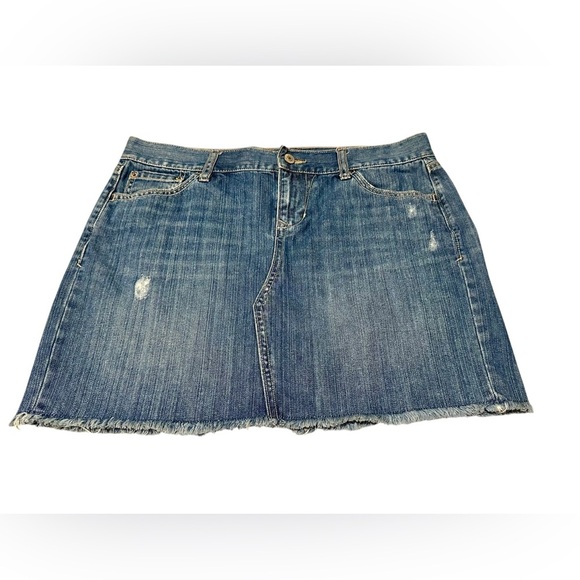 Old Navy frayed denim mini jean skirt size 8 regular - Picture 2 of 7